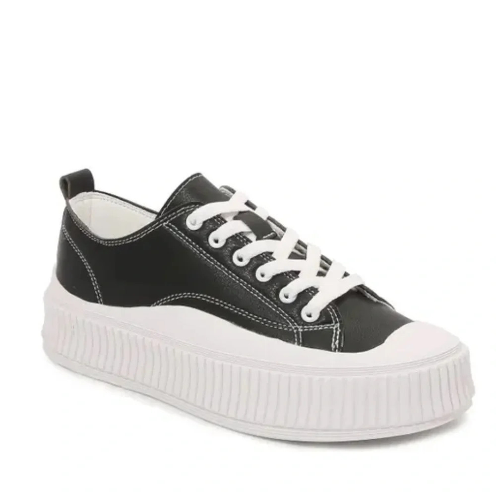 Berness Gigi Low Top Platform Sneaker Size 7
